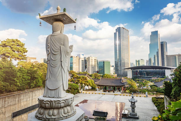 Bongeunsa Temple Seoul South Korea Famous Buddha in the Bongeunsa Temple, overlooking the modern skyline of Seoul on a sunny day. Samseong-dong, Gangnam-gu, Seoul, South Korea. kangnamgu stock pictures, royalty-free photos & images