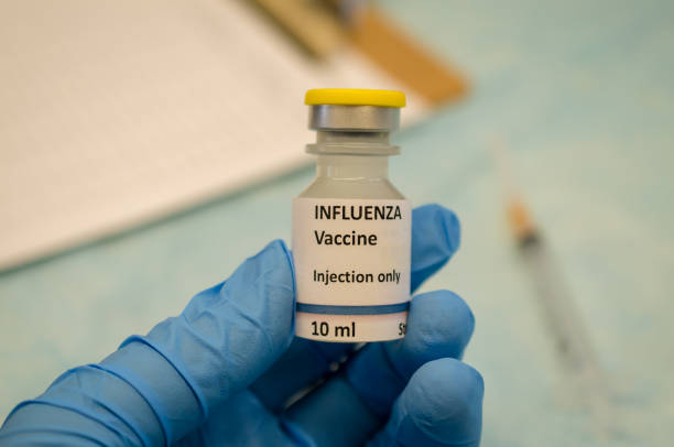 istock Influenza vaccine vial 902694178