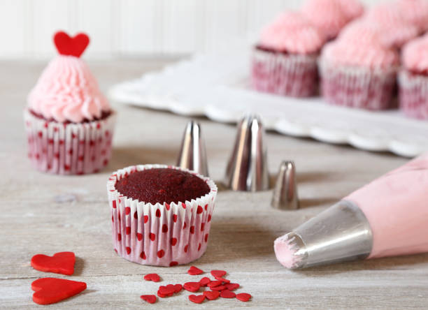 Decorazione di cupcake in velluto rosso - foto stock