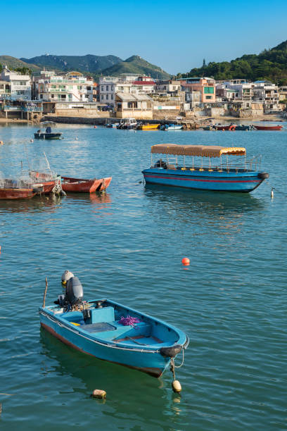 fishing village in hong kong - lamma island imagens e fotografias de stock