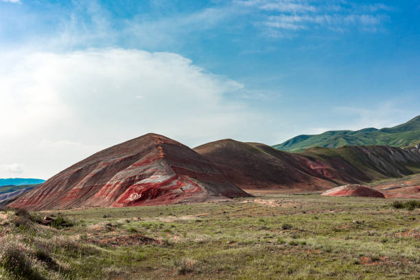 increíble montaña roja rayas - canyon rock mountain cliff fotografías e imágenes de stock