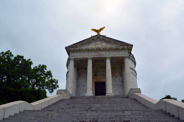 istock Illinois Monument in Vicksburg 902819052