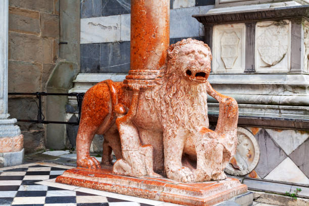 istock Marble lion and column at Basilica of Bergamo 902819870