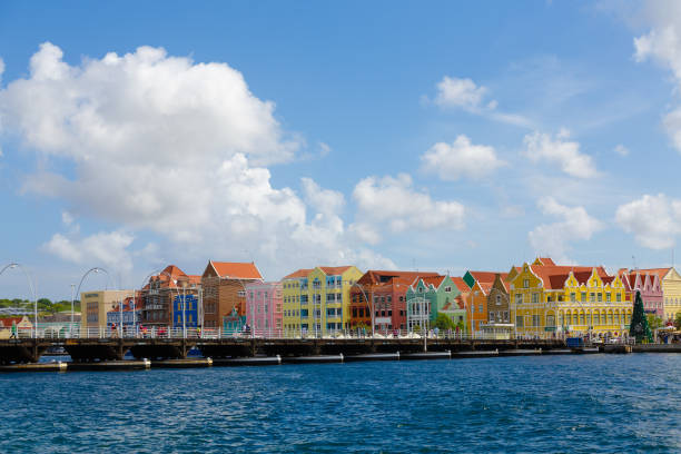 istock Pontoon Bridge to Willemstad Curacao 902920508