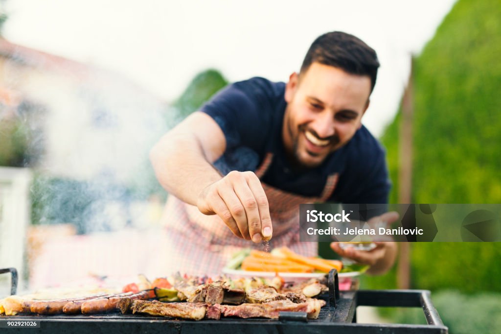 Grillen  - Lizenzfrei Grill-Zubereitung Stock-Foto