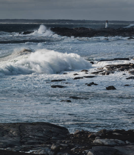 冬の嵐・ グレイソン - lighthouse scenics winter peggys cove ストックフォトと画像