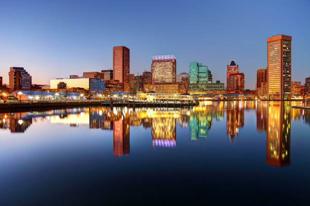 downtown baltimore maryland skyline - baltimore maryland inner harbor skyline stock-fotos und bilder