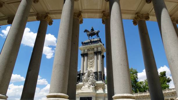 istock Monument of Alfonso XII 902978886