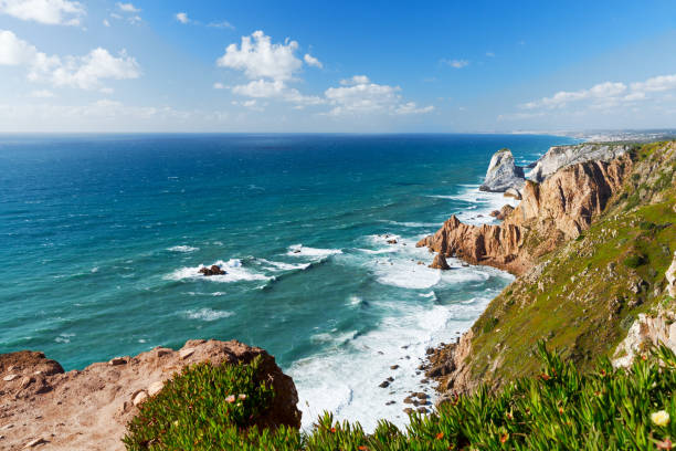 widok na wybrzeże oceanu atlantyckiego, cabo da roka, portugalia - cabo da roca zdjęcia i obrazy z banku zdjęć