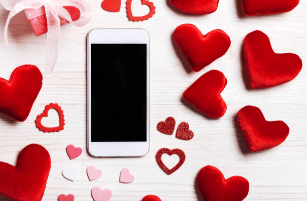 istock Smartphone mock up template for Valentine's day with heart shapes 902995550