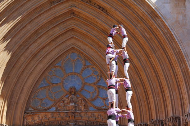 castellers in tarragona - castellers stock-fotos und bilder