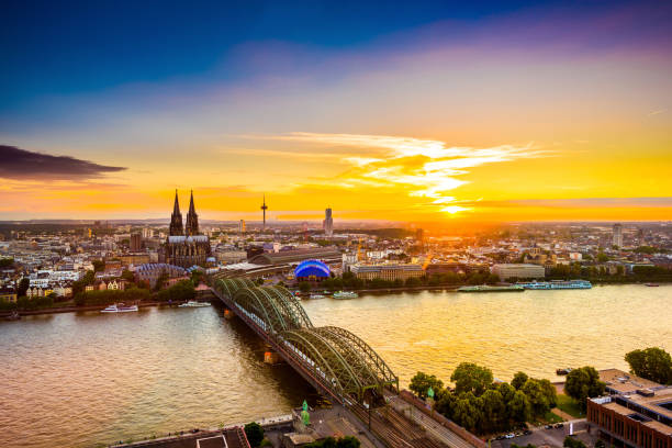 Cologne Cathedral at sunset Cologne Cathedral at sunset, skyline of Cologne, Germany koln germany stock pictures, royalty-free photos & images