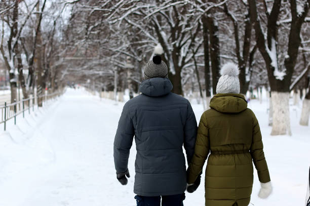 istock lovers in the park in winter 903104290