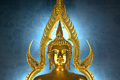 phra-puttha-jinnarat-hauptaltar-mit-sitzenden-buddha-des-wat-benchamabophit-bangkok-thailand.jpg?b=1&s=170x170&k=20&c=p7so8rnnYcWPekiCq13B-XLVHKAttX2ezTpOGYToJoM=