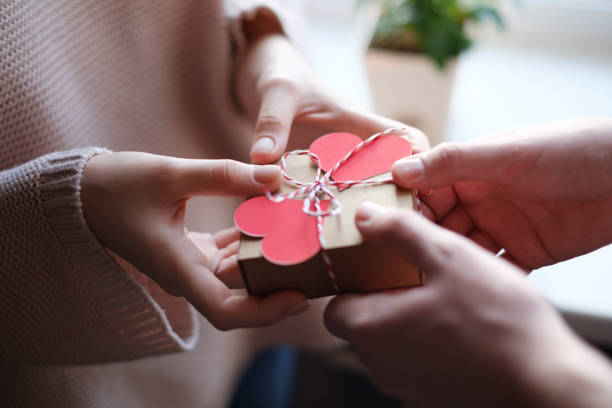 istock Man and woman holding a gift 903198296