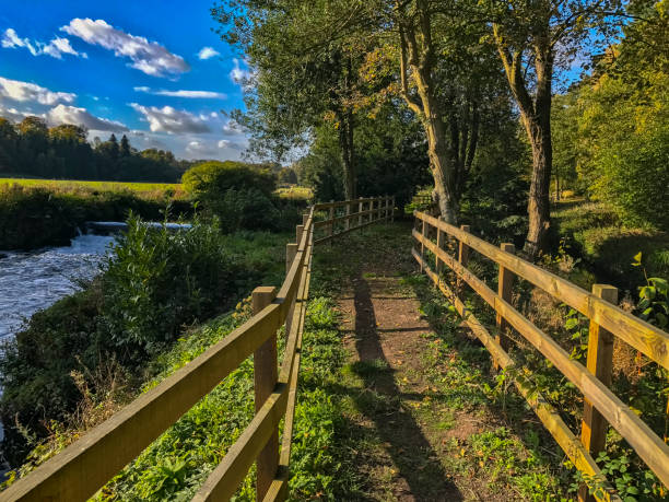 istock footpath alongside river avon warwickshire english midlands england uk 903214862