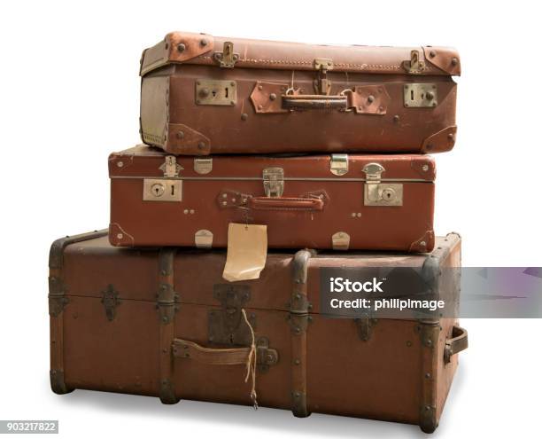 Drei Alte Koffer Isoliert Auf Weißem Hintergrund Stockfoto und mehr Bilder von Koffer - Koffer, Altertümlich, Alt