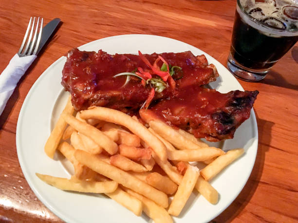 bbq pork ribs with fries - non alcoholic beverage comfort food snack dining table imagens e fotografias de stock