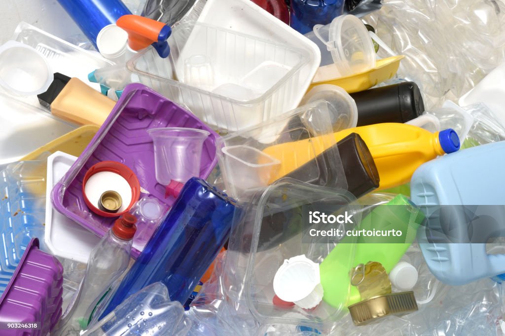 cerca de un plástico reciclado - Foto de stock de Plástico libre de derechos