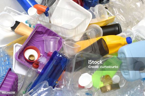 Cerca De Un Plástico Reciclado Foto de stock y más banco de imágenes de Plástico - Plástico, Reciclaje, Basura