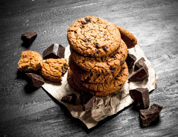 istock Oatmeal cookies in with chocolate. 903258000