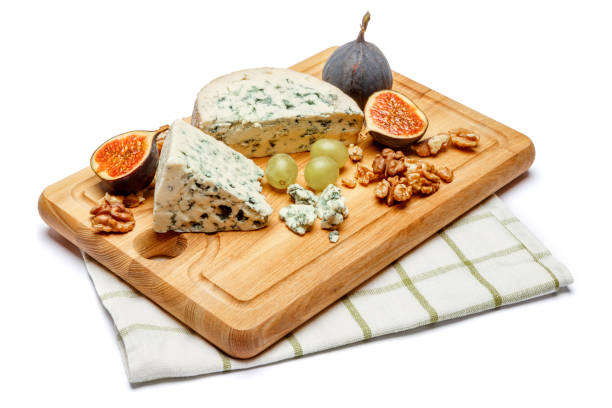 queijo azul na placa de corte de madeira - block portion part of french culture - fotografias e filmes do acervo