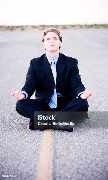 Zen De Negocios Foto de stock y más banco de imágenes de 20 a 29 años - 20 a 29 años, Accesorio para el cuello, Adulto