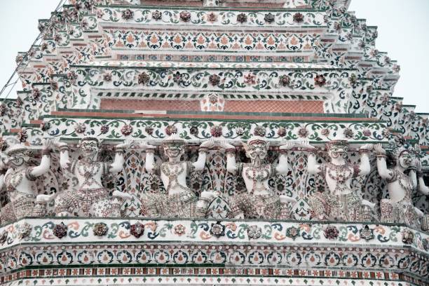 istock Seashells and bits of Porcelain decorative tile pattern at main Prang of Wat Arun Ratchawararam Ratworamahawihan ( Temple of Dawn). 903293868
