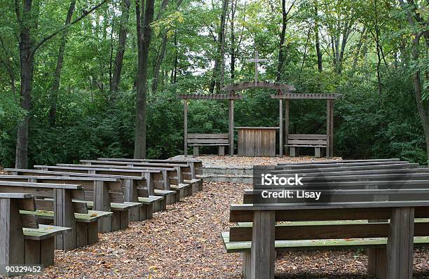 Capela De Outdoor - Fotografias de stock e mais imagens de Altar - Altar, Ao Ar Livre, Assento