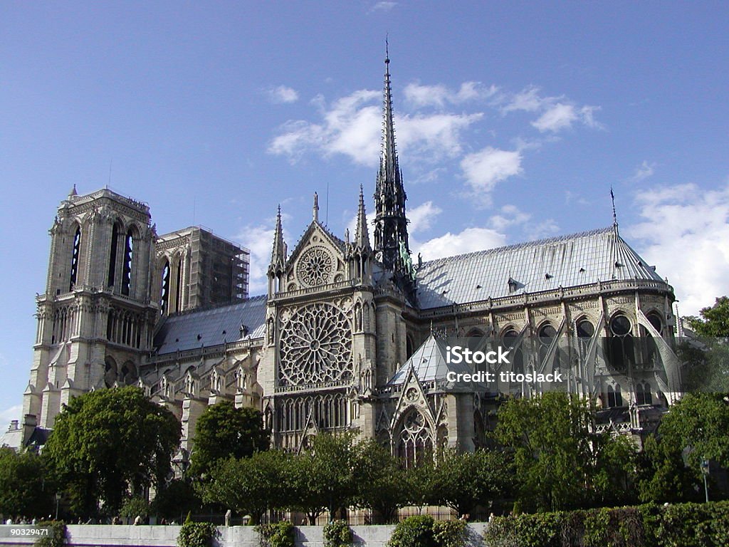 Notre Dame-París - Foto de stock de Catedral de Nuestra Señora de París libre de derechos