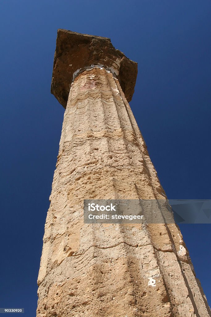 Columna iónica en Sicilia - Foto de stock de Agrigento libre de derechos