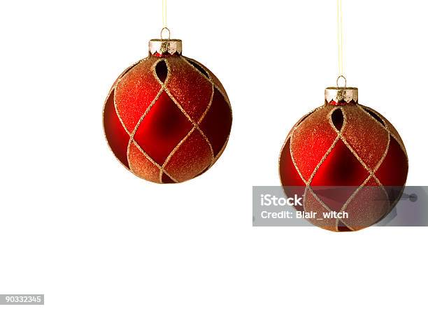 Dois Ornamentos De Natal Vermelho Isolado - Fotografias de stock e mais imagens de Artigo de Decoração - Artigo de Decoração, Brinde, Casal