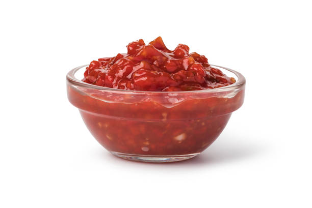 tazón de fuente con la salsa de salsa - chili food bowl ready to eat fotografías e imágenes de stock