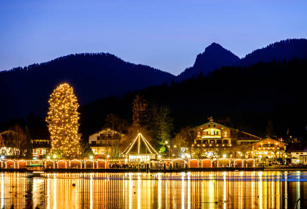 mercatino di natale - tegernsee - lake tegernsee foto e immagini stock