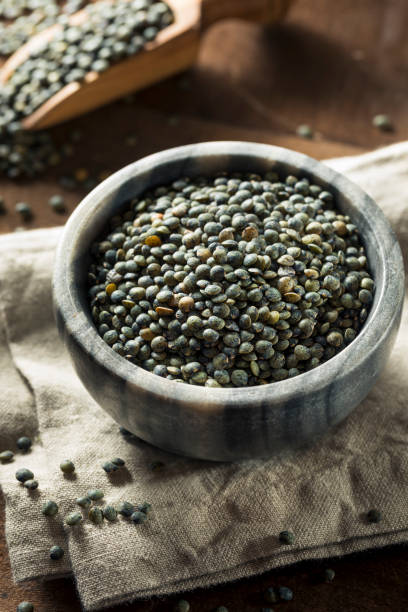 dry green organic french lentils - green lentil imagens e fotografias de stock