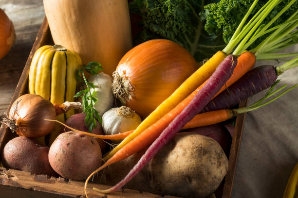 istock Raw Organic Winter Farmers Market Box 903443280