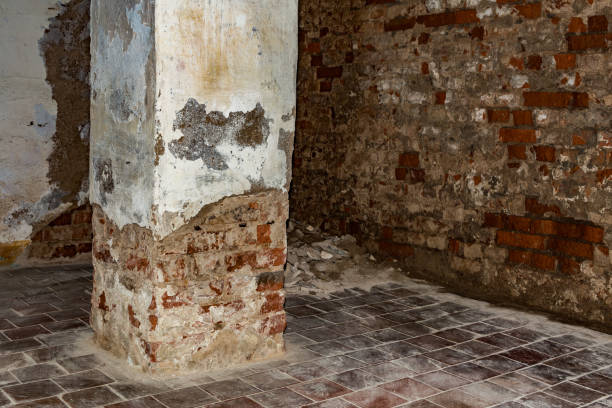 istock part of the room with destroyed brick walls, rectangular column with crumbling plaster at the base 903445614