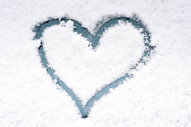 istock Heart for valentine drawn on a car windshield covered with fresh snow. 903446198