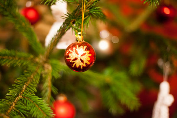 istock Decorated Christmas tree on blurred, sparkling and fairy background 903453538