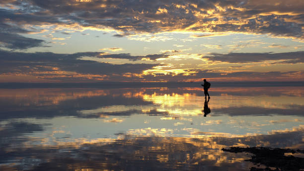 istock Travelist having fun with Drone on salt lake at sunset 903490994