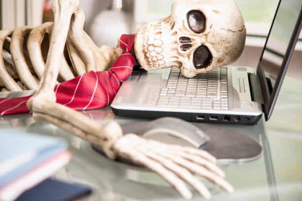 istock Skeleton businessman worked to death in office. 903491354