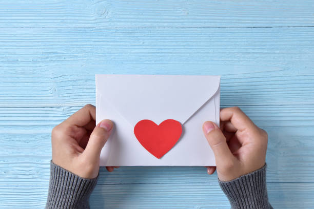 istock Female hands holding a love letter. 903513296
