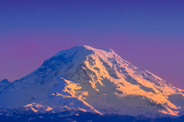 montaje más lluvioso atardecer - monte rainier fotografías e imágenes de stock