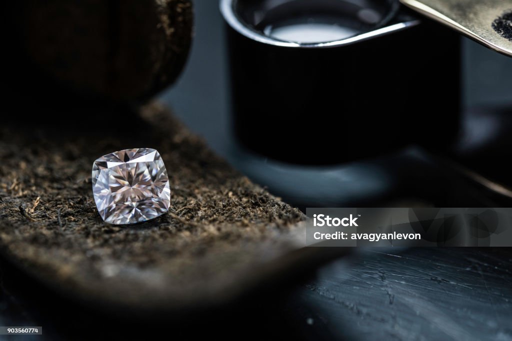 Diamante cojín corte - Foto de stock de Diamante libre de derechos