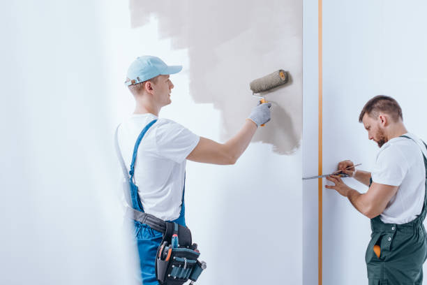 painter finishing interior - house painter home improvement professional occupation occupation imagens e fotografias de stock