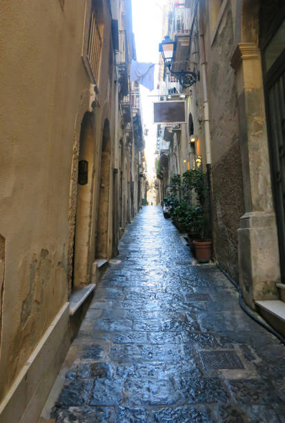 istock Old city in Syracuse. Sicily. 903586208