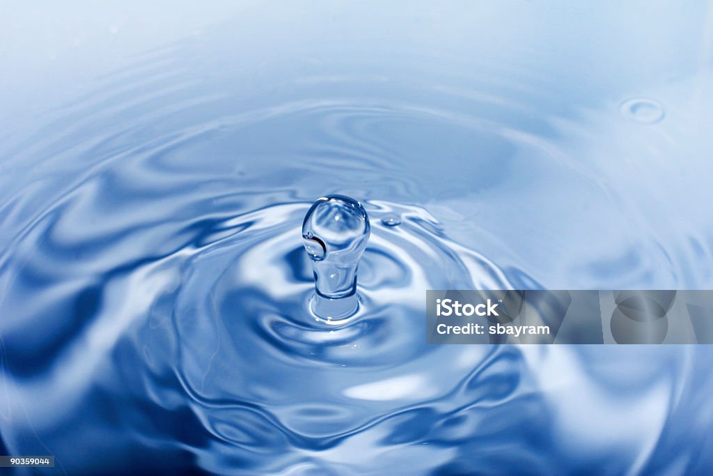 水ドロップ - 湧水のロイヤリティフリーストックフォト