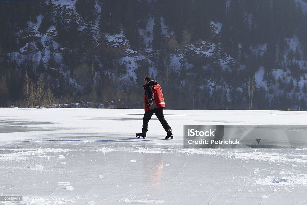Pattinaggio su ghiaccio in montagna come - Foto stock royalty-free di Adulto