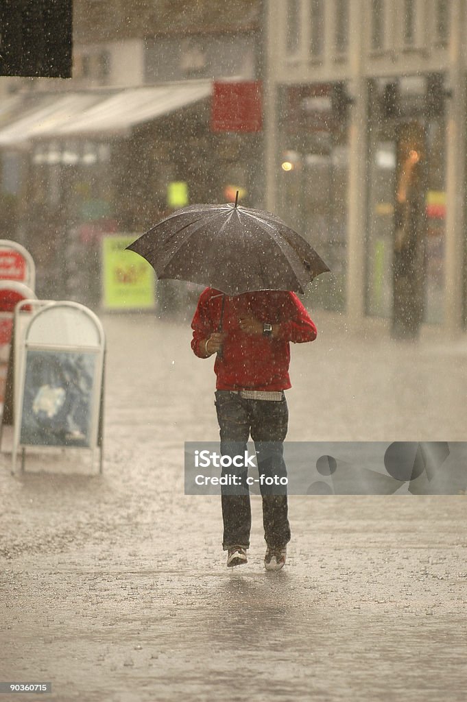 Homme sous la pluie - Photo de Hommes libre de droits