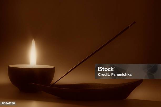 La Meditazione - Fotografie stock e altre immagini di Candela - Attrezzatura per illuminazione - Candela - Attrezzatura per illuminazione, Incenso, Zen